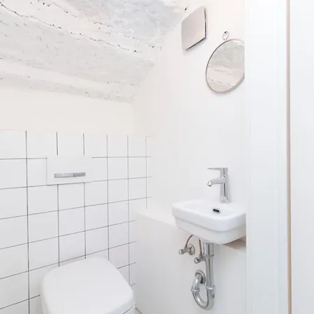 Casarosa Piccolo-slim And Stylish Apt, Apartman