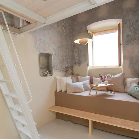 Casarosa Piccolo-slim And Stylish Apt, Apartman